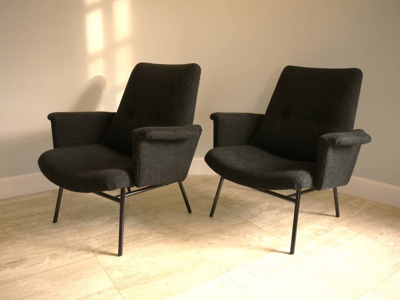 Mid-Century Modern Pair of SK660 Armchairs by Pierre Guariche