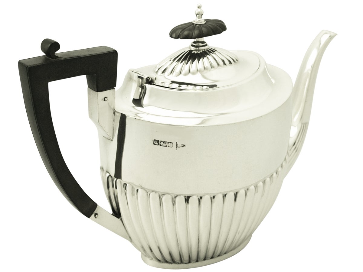 A fine and impressive, large antique Edwardian English sterling silver teapot in the Queen Anne style; an addition to our silver teaware collection.

This impressive antique Edwardian sterling silver teapot has been modelled in the Queen Anne