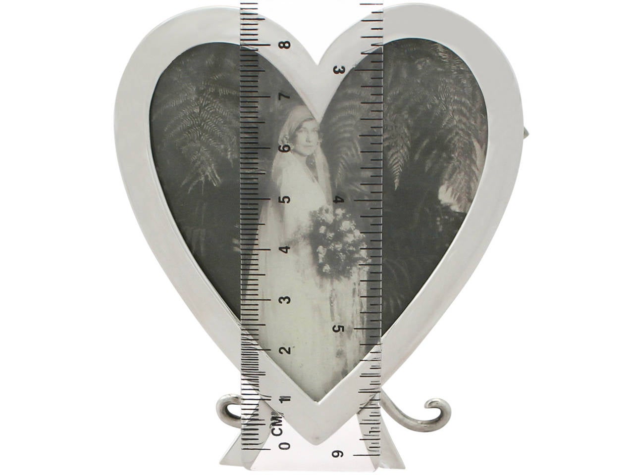 Victorian Sterling Silver Heart Photograph Frame For Sale 3