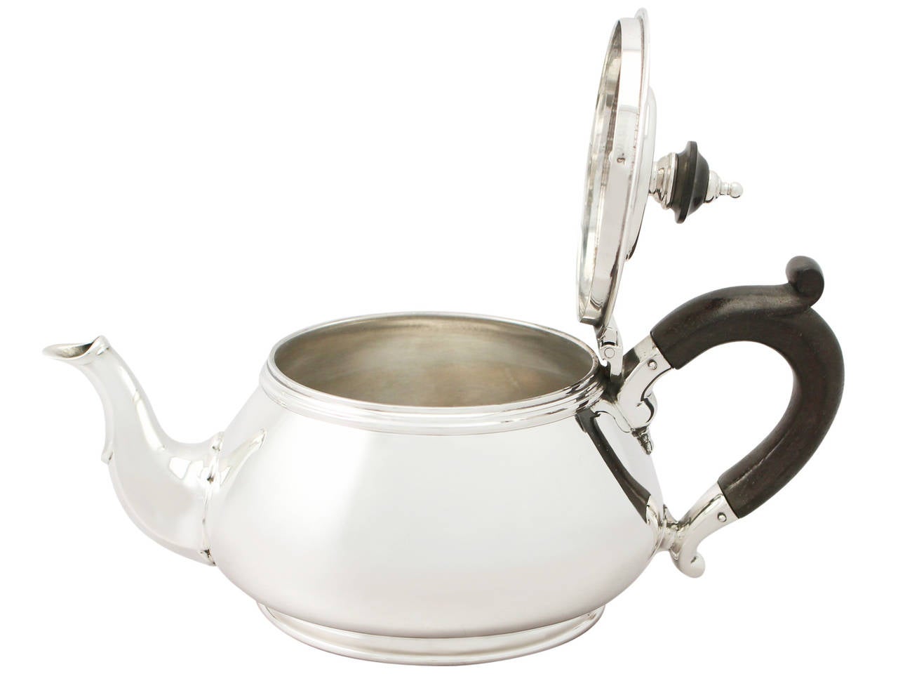 A fine and impressive antique George V English sterling silver three-piece bachelor tea service/set; an addition to our silver teaware collection.

This fine antique George V sterling silver three-piece bachelor tea set consists of a teapot, cream