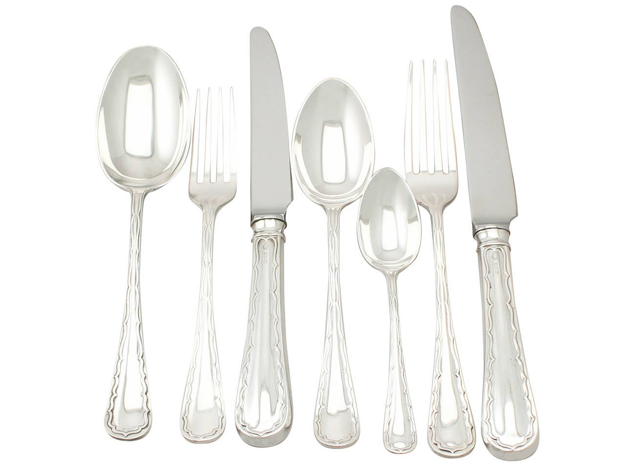 An exceptional, fine and impressive, comprehensive antique Edwardian English sterling silver straight flatware set / service for twelve persons; an addition to our canteen of cutlery collection. 

The pieces of this exceptional and comprehensive