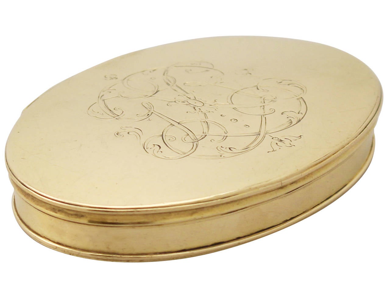 An exceptional, fine and impressive antique continental 20 karat yellow gold snuff box; an addition to our 18th century collection.

This exceptional antique 18th century 20-karat yellow gold snuff box has a plain oval form.

The surface of this