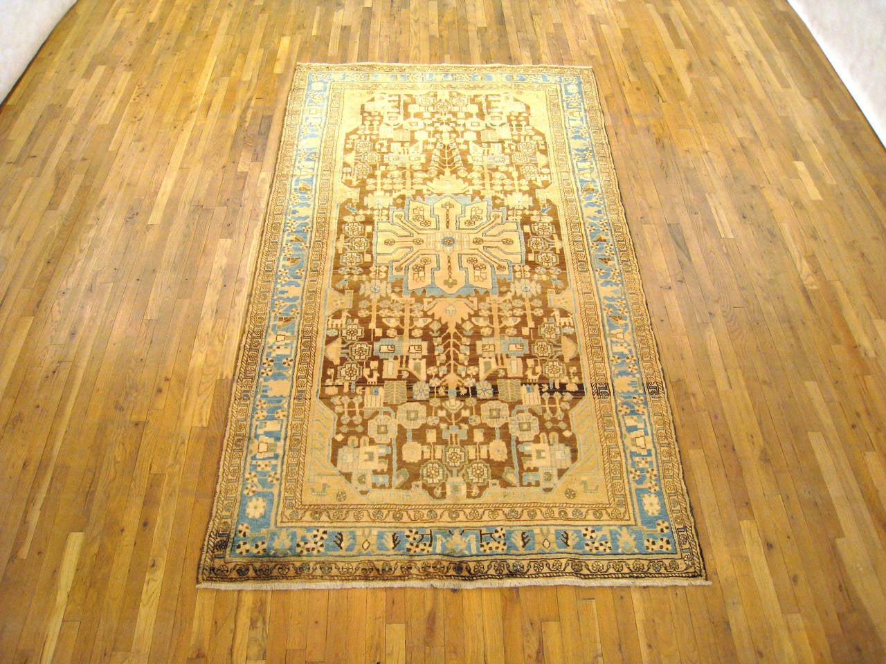 A vintage Persian Hamadan oriental rug, circa 1940, size 9.3
