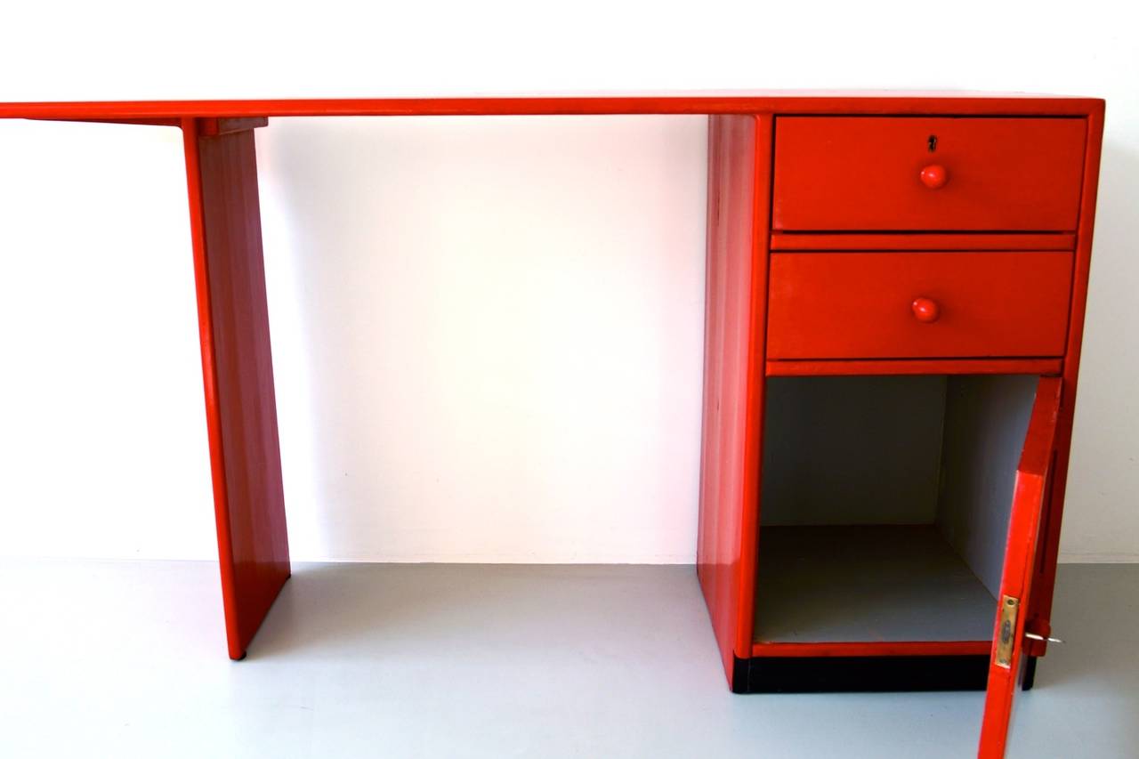 Ladies' Writing Desk by Gerrit Rietveld in Red Painted Wood, 1936 In Good Condition In Amsterdam, NL