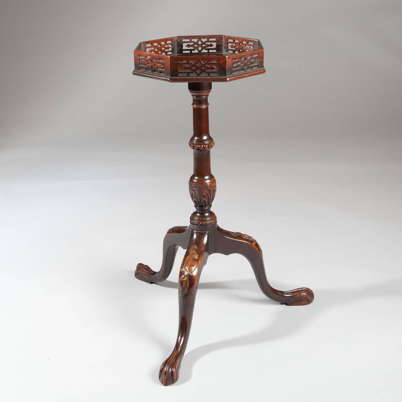 English Fine Chippendale Tripod Urn Stand or Table