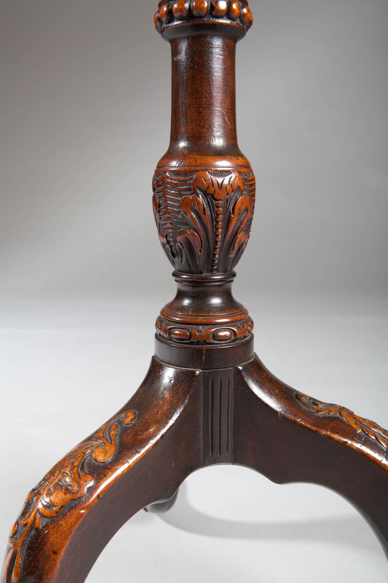 Fine Chippendale Tripod Urn Stand or Table 1