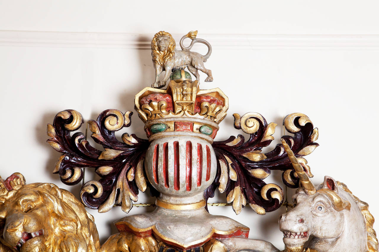 Stemma reale britannico in grande scala In condizioni ottime a London, by appointment only