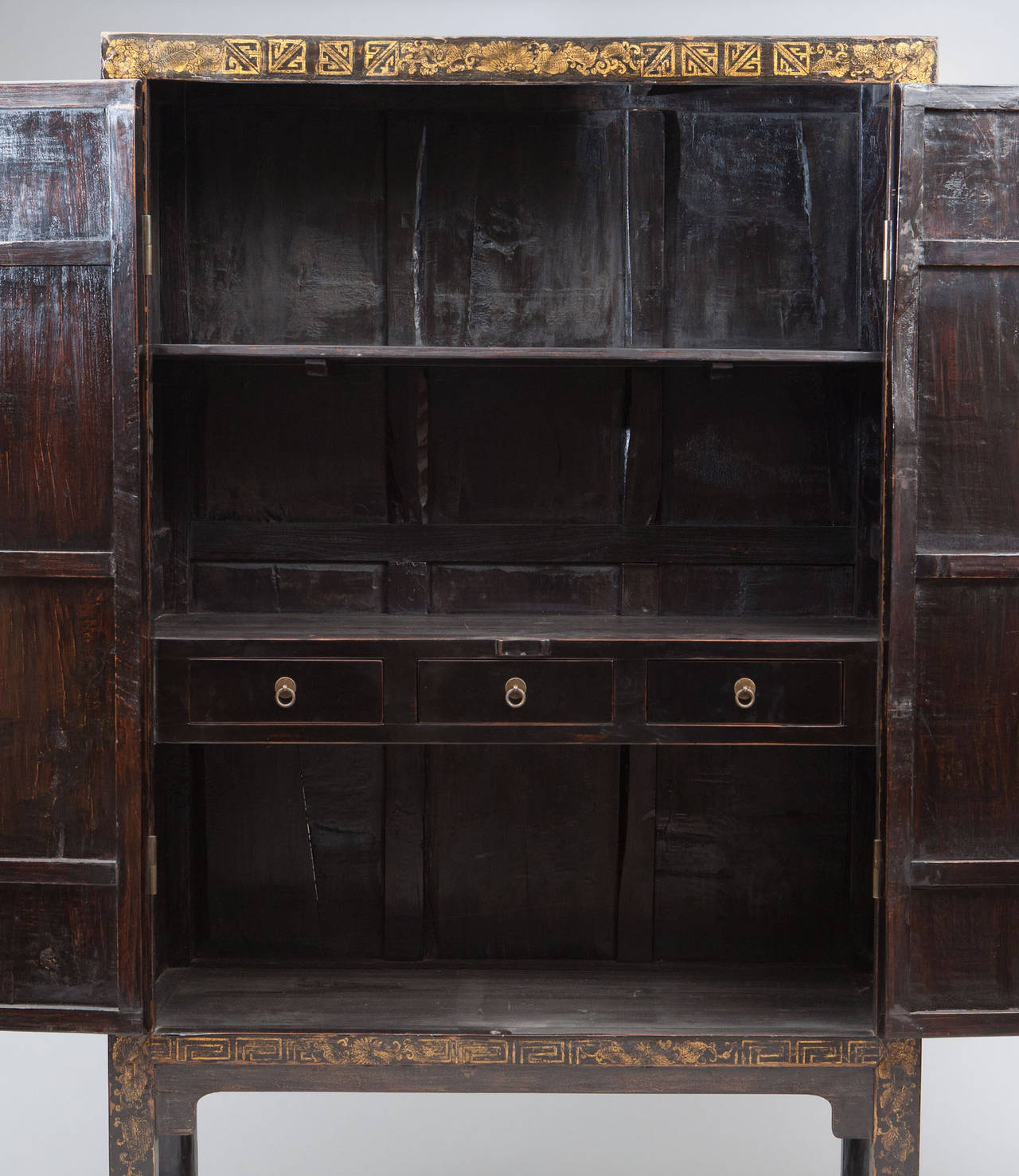 Qing Pair of Large-Scale Late 19th Century Chinese Lacquer Cabinets