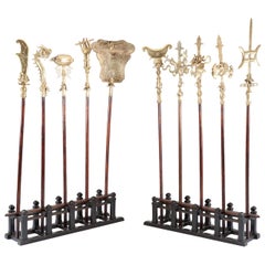 Collezione di dieci pali cerimoniali cinesi