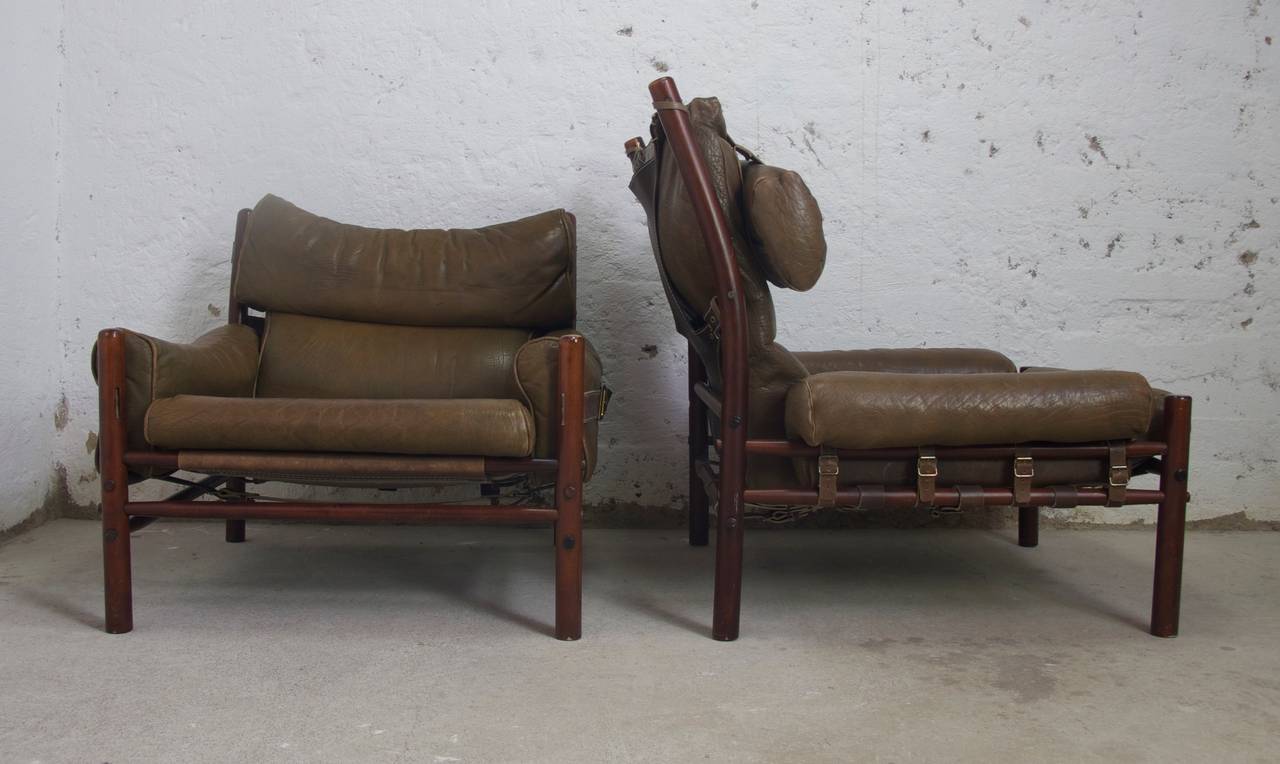 Sold singly or as a pair.
Great patina and nice vintage leather.

A matching 