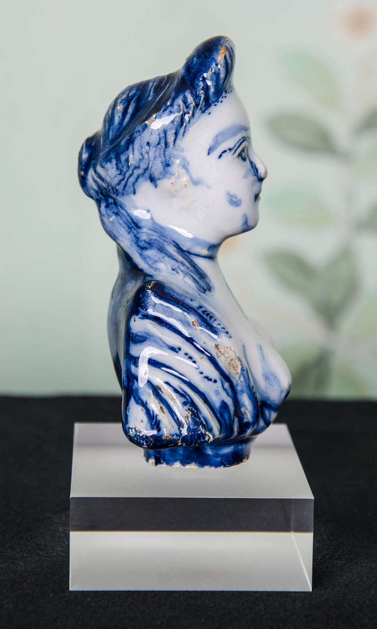Dutch Delft Portrait Bust of Lady, Possibly Mary Stuart, Late 17th Century 1