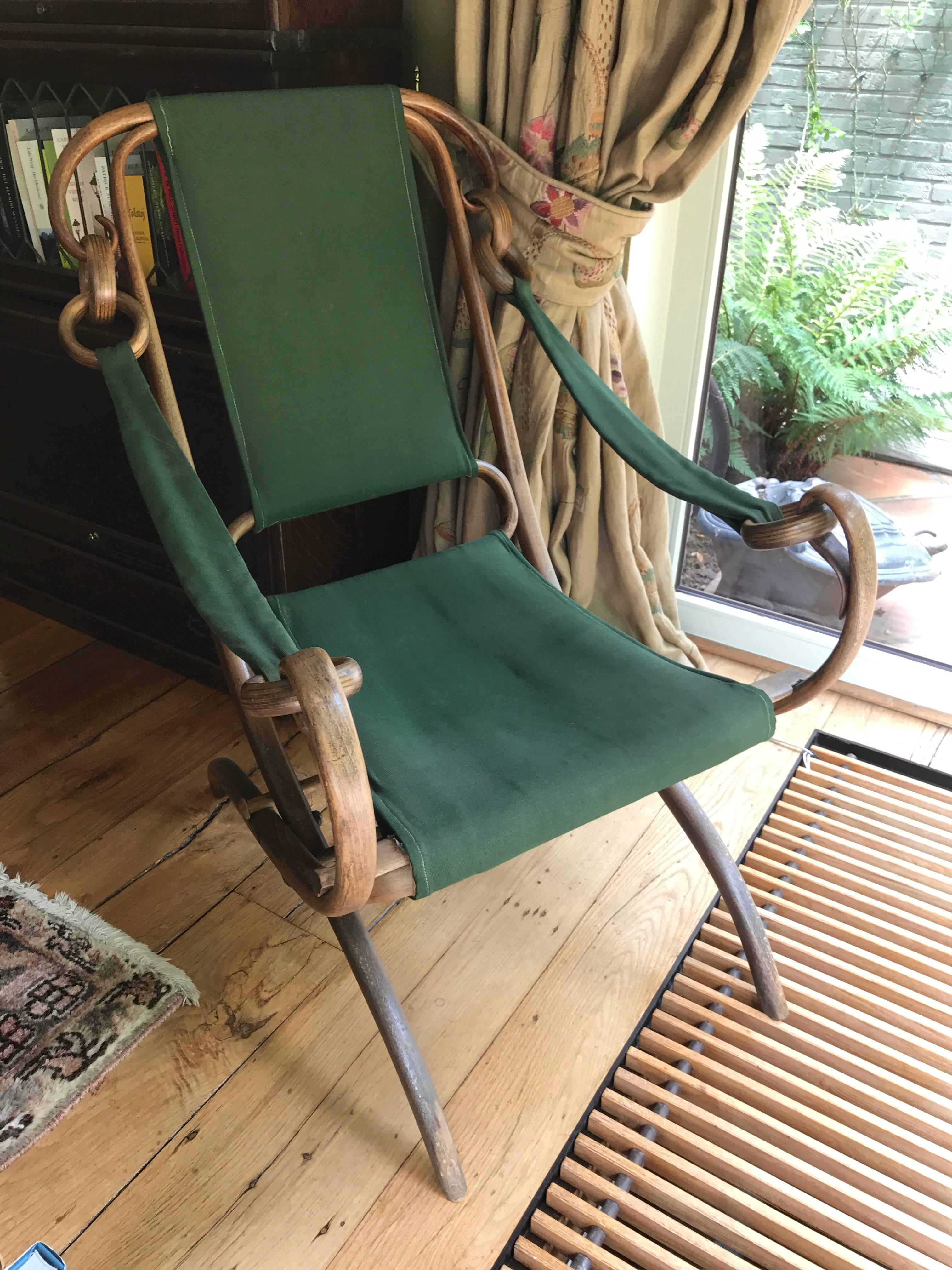 Thonet folding chair, circa 1890
Klapp Fauteuil nr 6310
Green re-upholstered 
sold by Christies Amsterdam in 1995
Perfect condition 
Beechwood
Measures: 60 x 75 x 95 x 42.

  