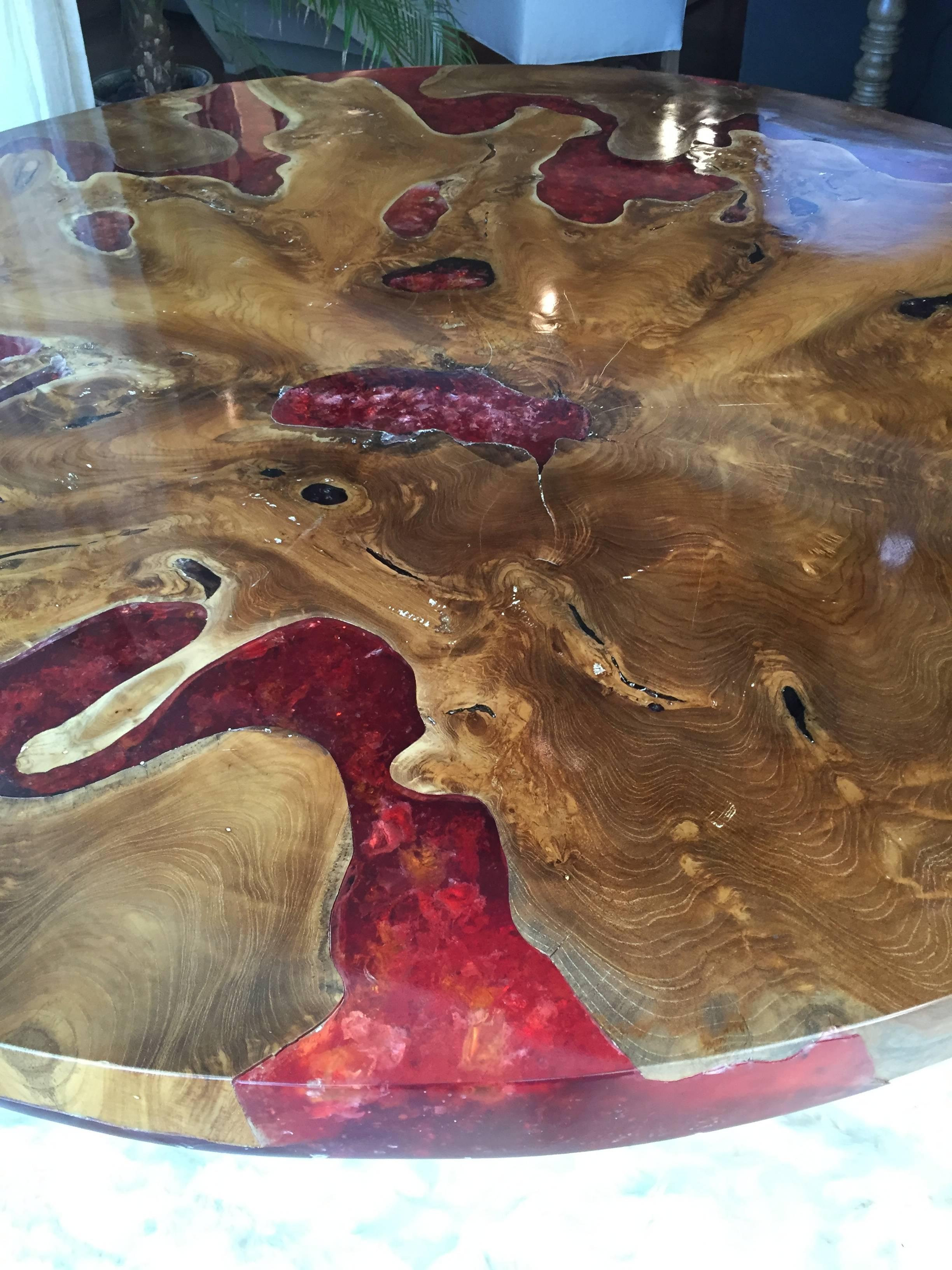 Exceptional round table made of teak tree and red resin,
modern iron black base.
 