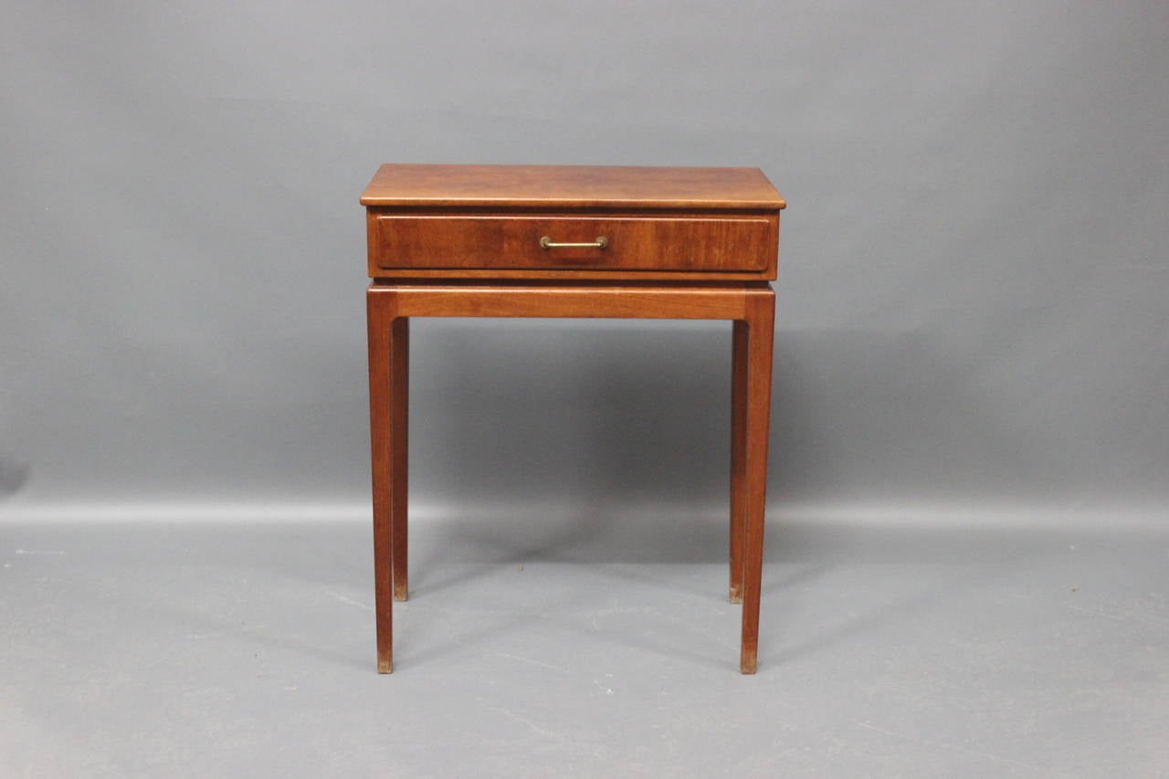 A small consoletable designed By Ole Wanscher in 1943. In mahogany model 1761 and with one drawer. In very good condition.
