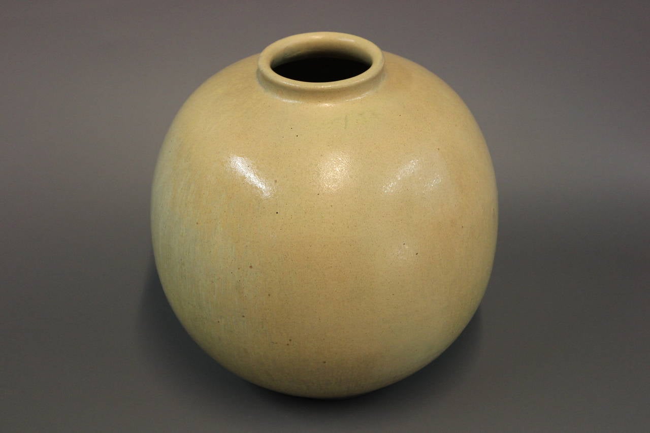 Vaso in gres di Saxbo Denmark, disegnato da Natalia Krebs, 1930 circa.