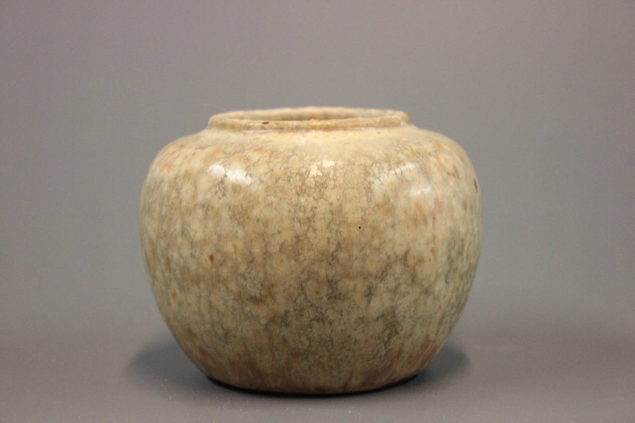 Royal jar signed and produced by Patrick Nordstrøm 21.2.1921
Glazed in beige.