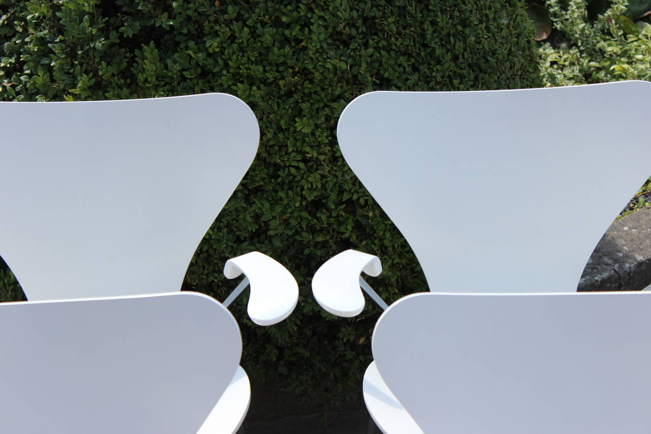 Contemporary Four White Arne Jacobsen by Fritz Hansen Chairs, Model 3107, Dated 2008