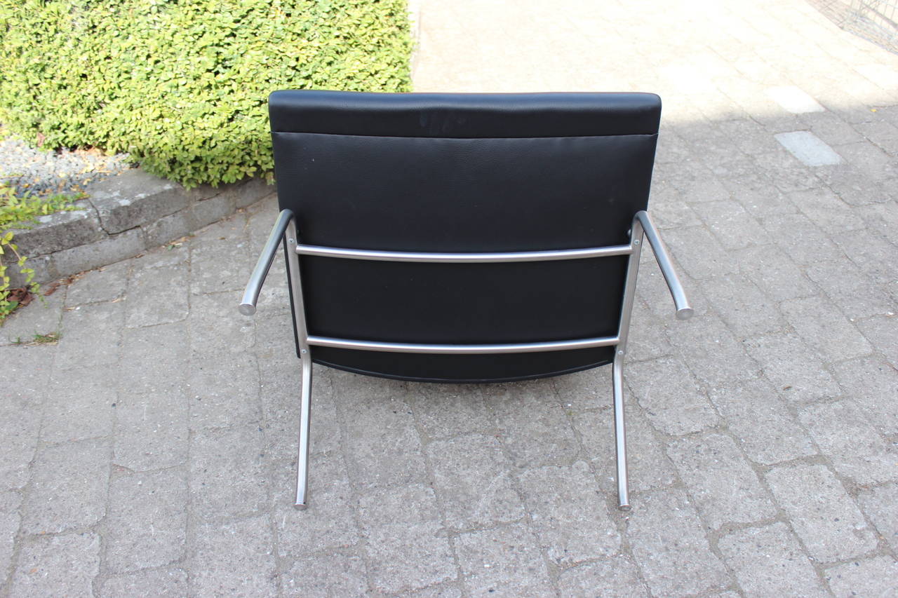 Danish Airport Chair in Black Leather by Hans J. Wegner, Model AP 40, 1958