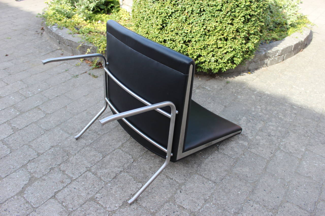 Airport Chair in Black Leather by Hans J. Wegner, Model AP 40, 1958 In Good Condition In Lejre, DK