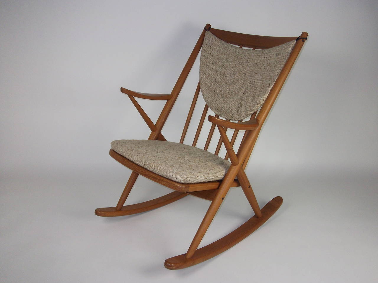 Incredible rocking chair designed by Frank Reenskaug for Brahmin - Denmark - design year 1958 !! One of my favorites for design and comfort!

Very good condition - fabric is original and in good condition - no fading, rips or staining - one could