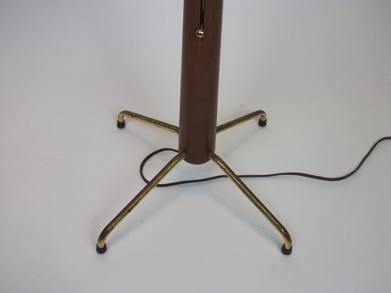 1950s Adjustable Floor Lamp Attributed to Gerald Thurston for Lightolier For Sale 1