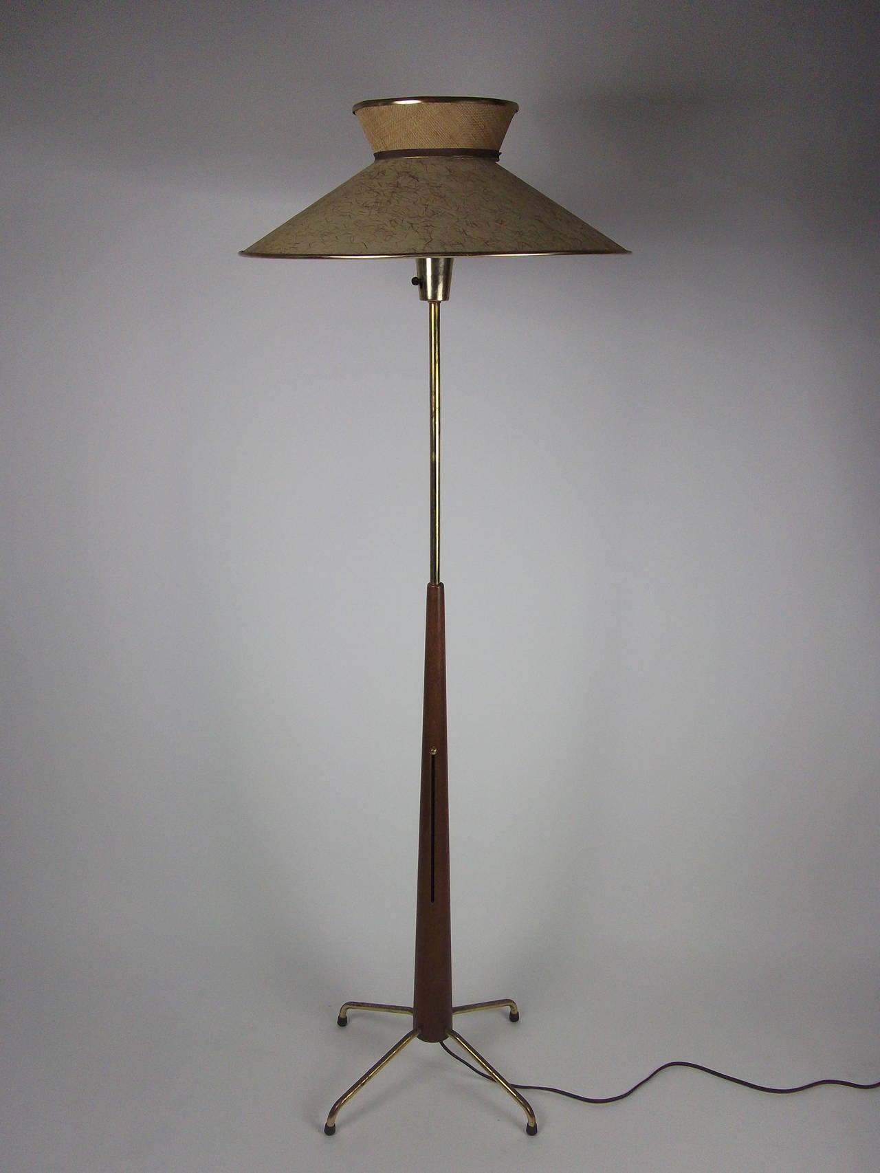1950s Adjustable Floor Lamp Attributed to Gerald Thurston for Lightolier In Good Condition For Sale In Victoria, British Columbia