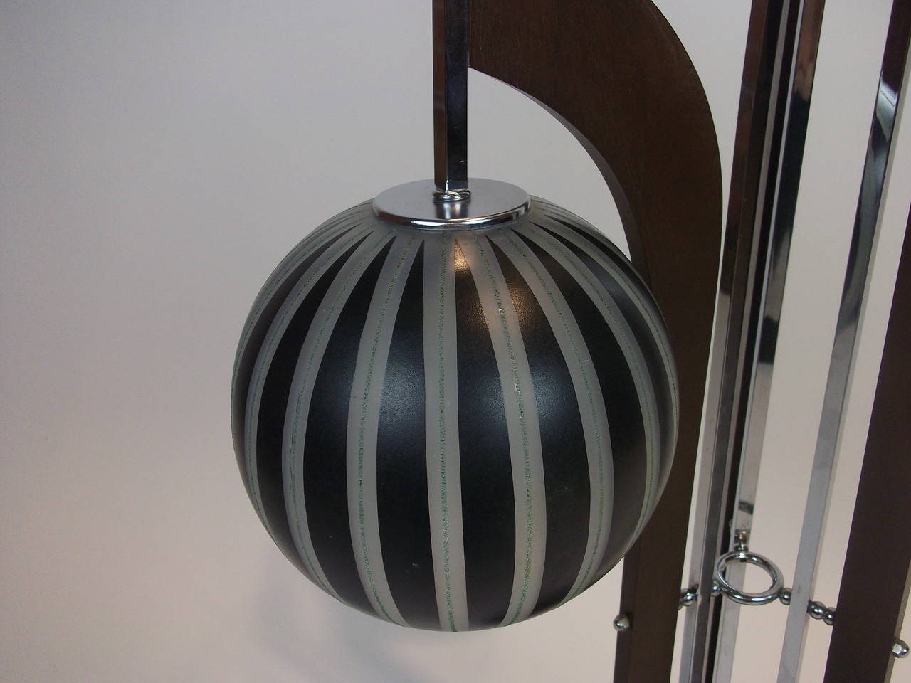 Exceptional Mid-Century Modern Three-Globe Lamp In Excellent Condition For Sale In Victoria, British Columbia