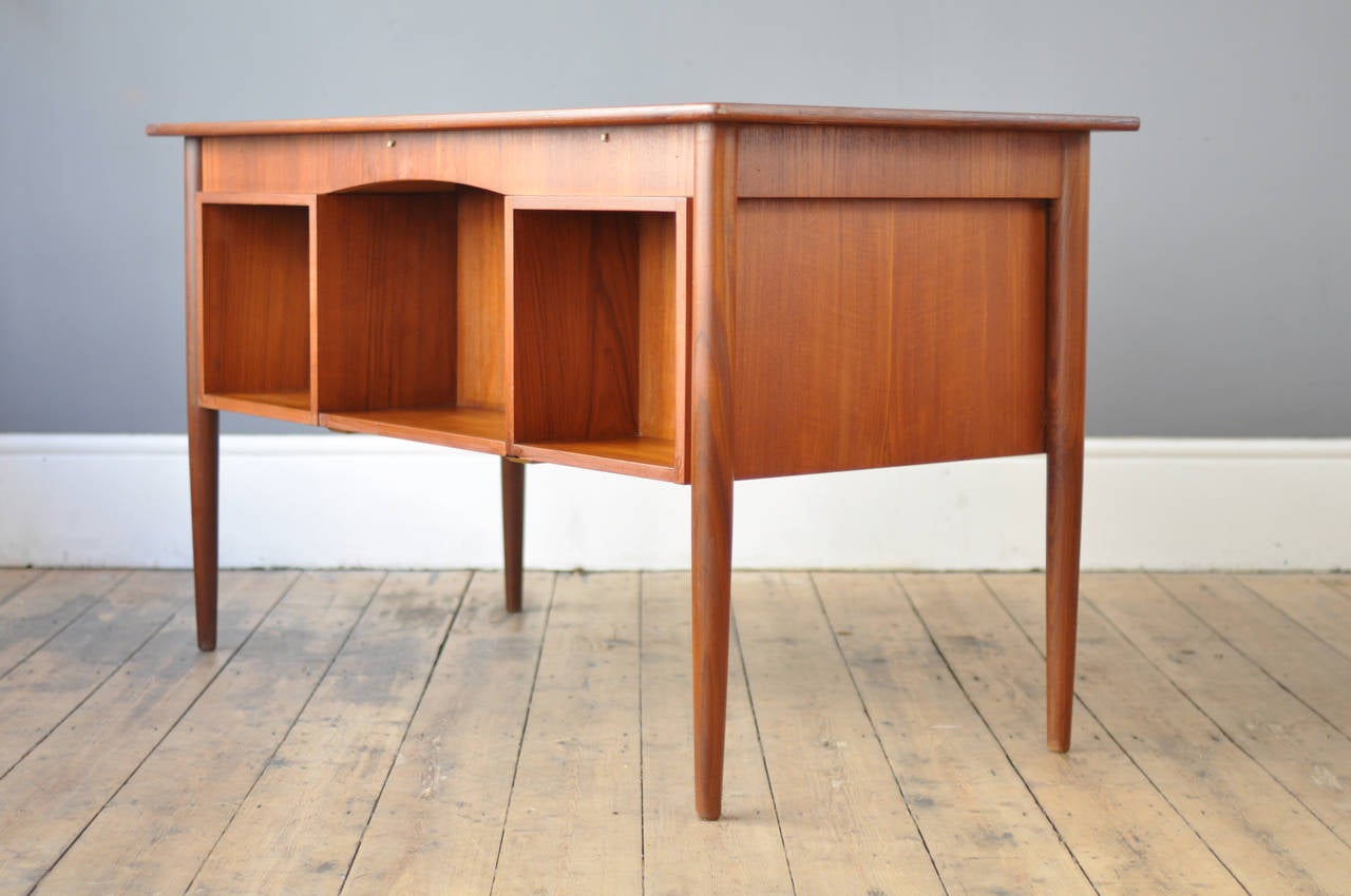 Elegant Mid Century Danish Desk In Good Condition In London, GB