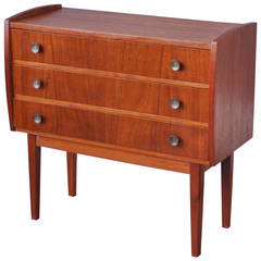 Charming Danish Modern Chest of Drawers in Teak