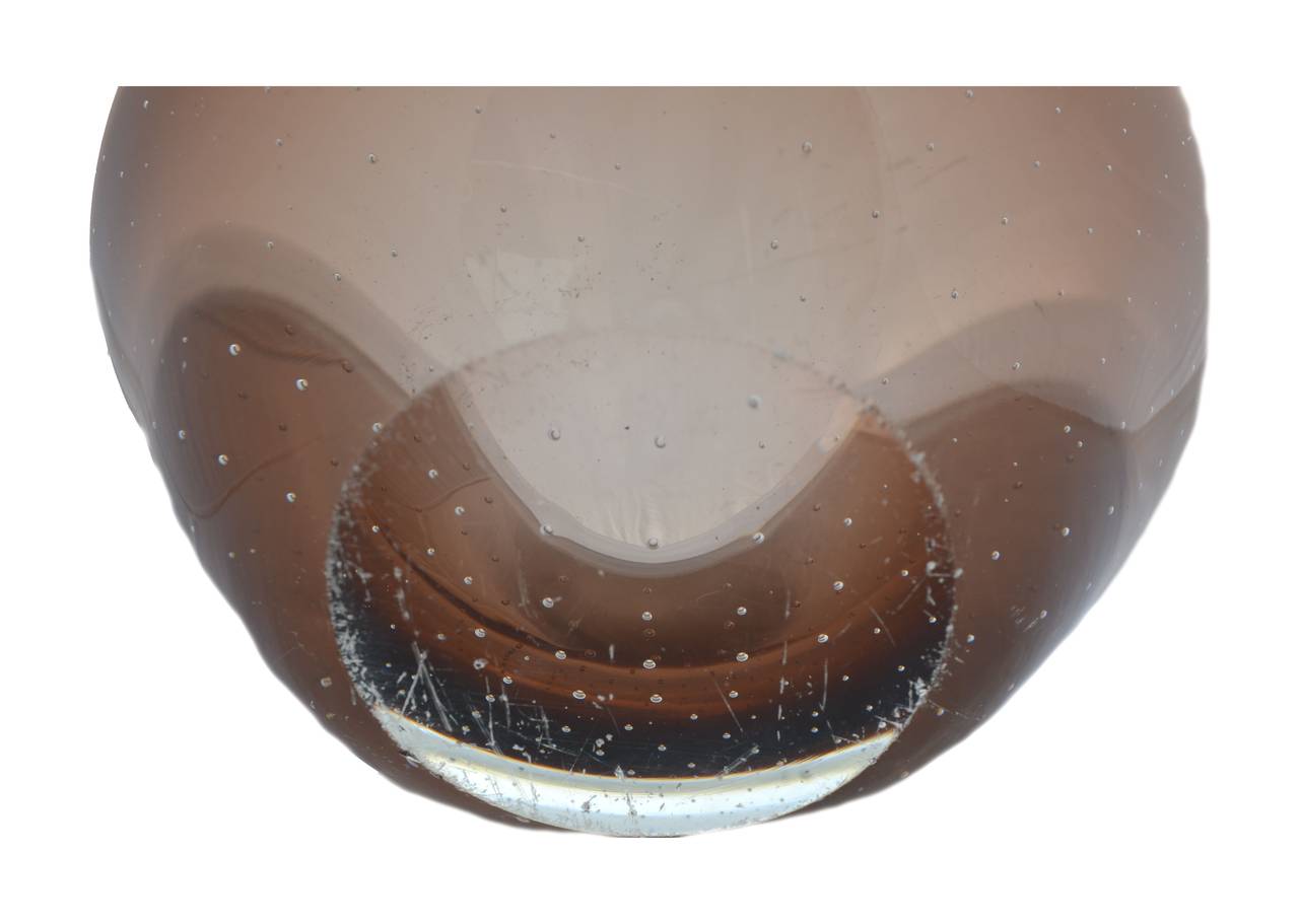 Kosta Boda Schale aus Bernstein und transparentem Glas mit kontrollierter Blase, Moderne der Mitte des Jahrhunderts  im Zustand „Gut“ im Angebot in Soquel, CA