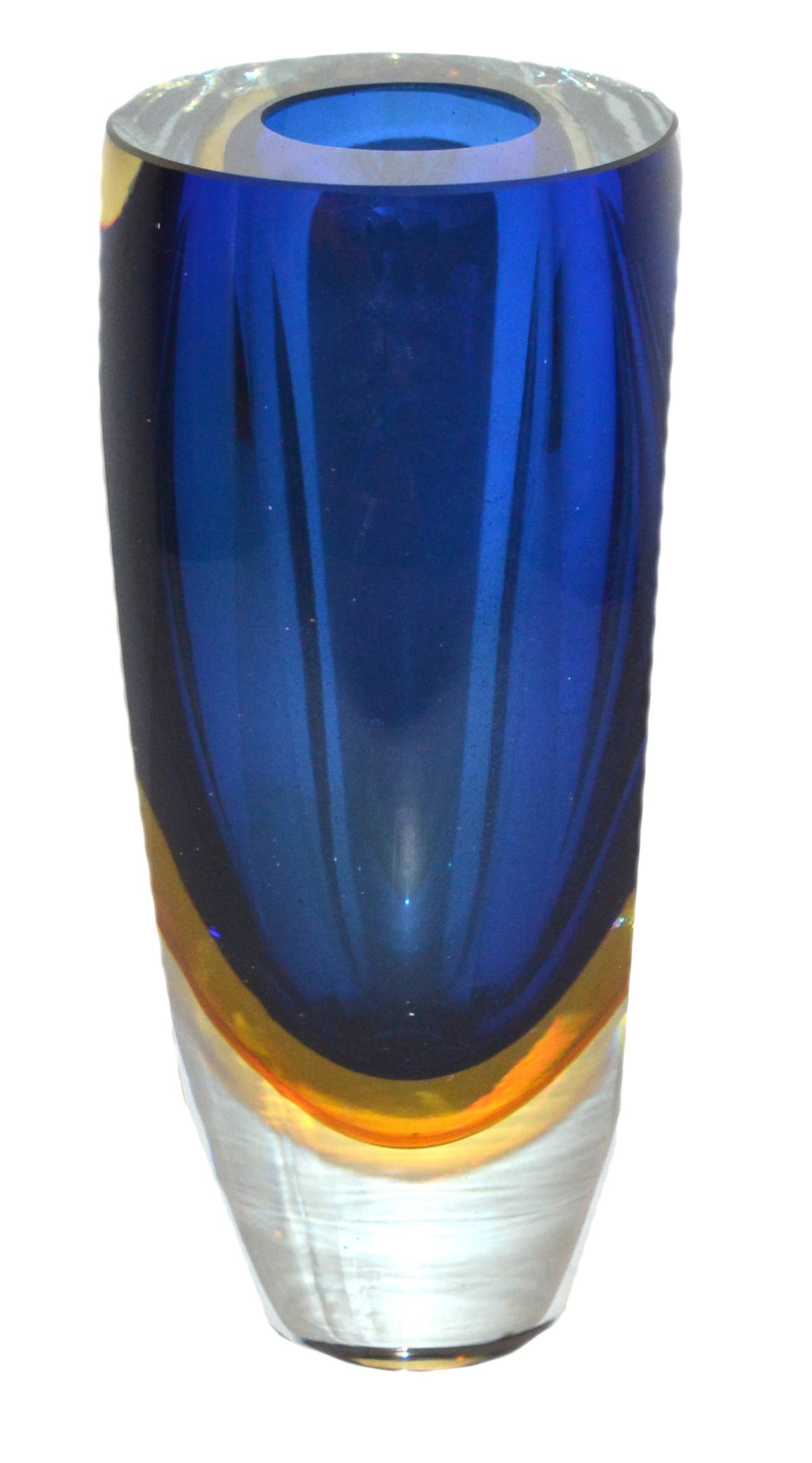 Stunning heavy Sommerso vase in blue and amber by Flavio Poli for Murano. Circa 1960s. 8