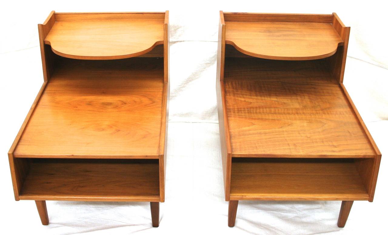 Pair of Mid-Century Modern Side Tables by Drexel For Sale 1