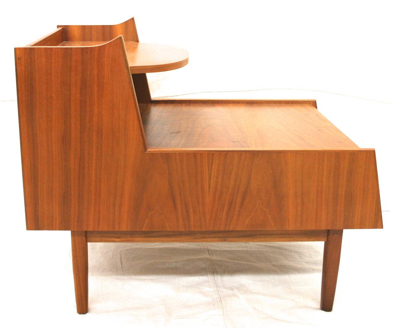 American Pair of Mid-Century Modern Side Tables by Drexel For Sale