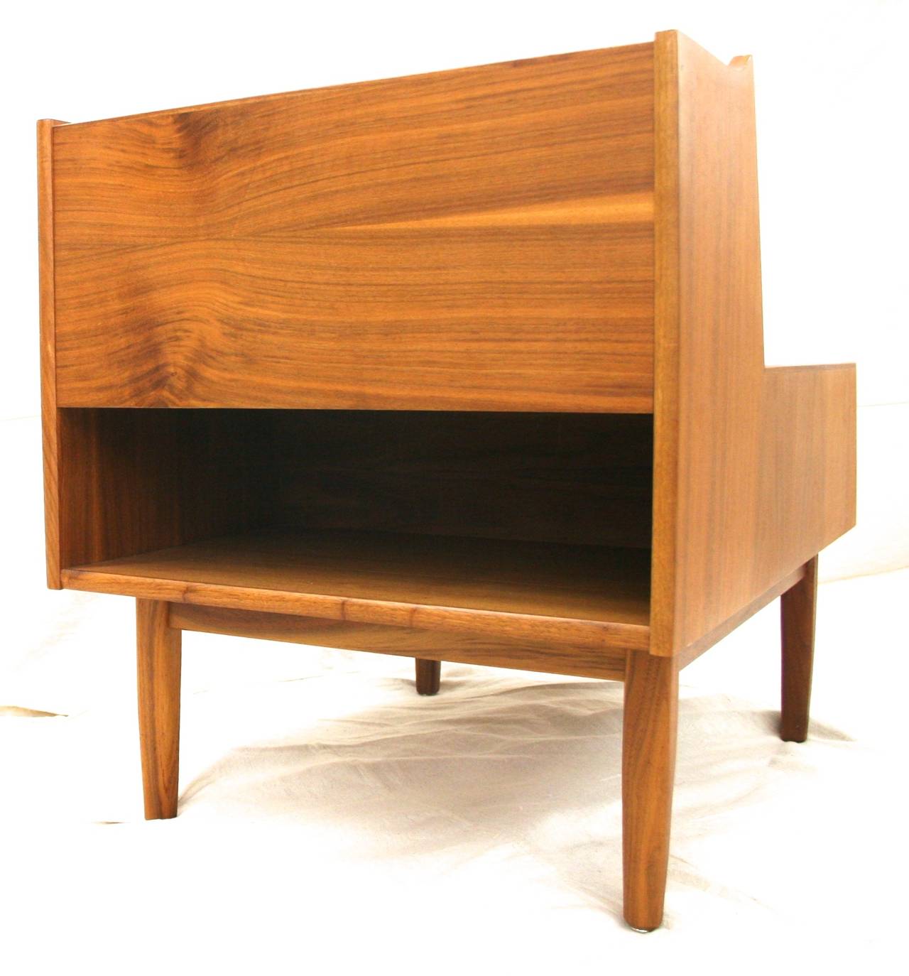 20th Century Pair of Mid-Century Modern Side Tables by Drexel For Sale