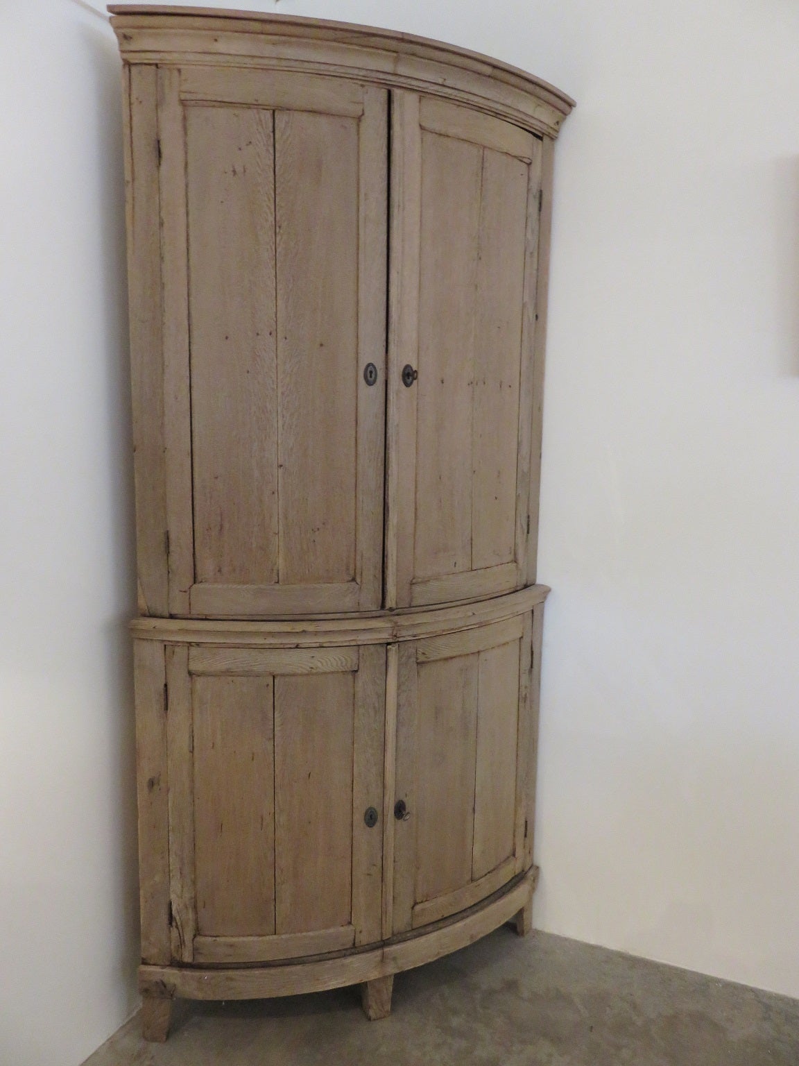 19th Century French Corner Cabinet In Good Condition In Houston, TX