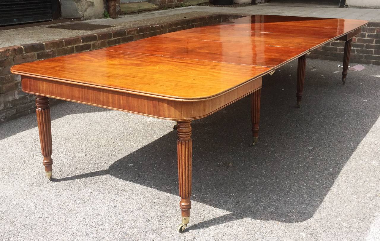 Gillows Influenced Regency Extending Dining Table In Good Condition In Brighton, Sussex