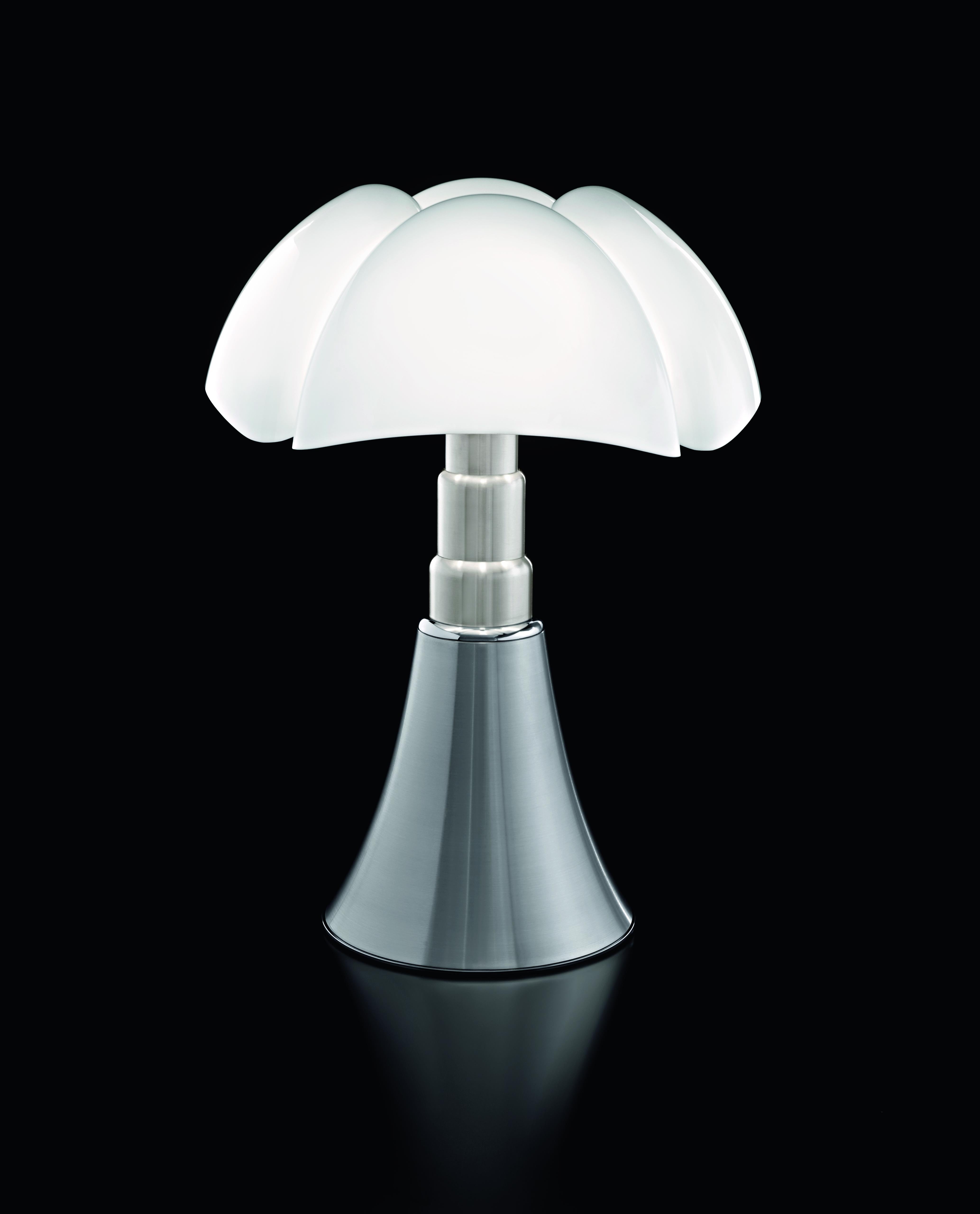 Im Angebot: Martinelli Luce: Dimmbare LED Pipistrello 620 Tischlampe von Gae Aulenti, Silver (Alluminio satinato) 2