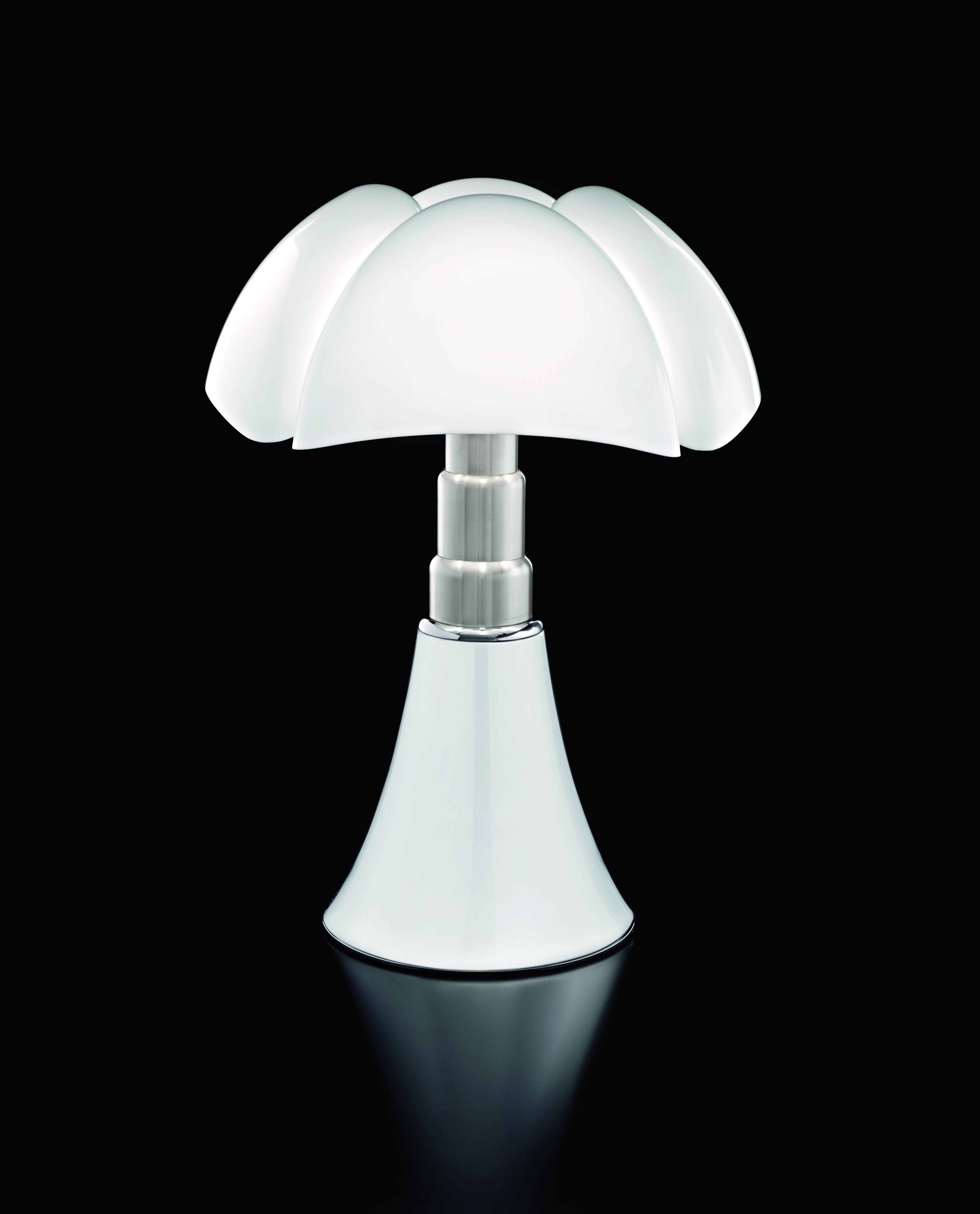 En vente : White (Bianco) Lampe de bureau Martinelli Luce à LED à gradation Pipistrello 620 de Gae Aulenti 2