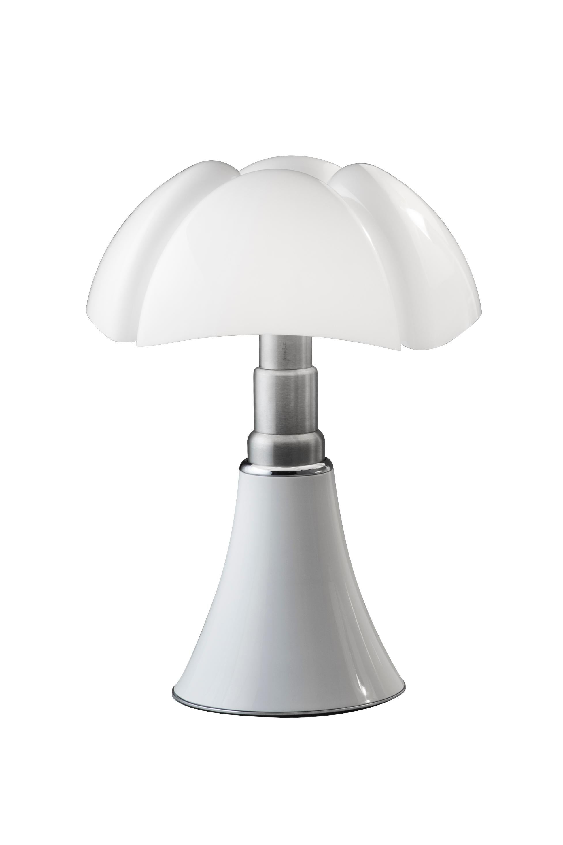 En vente : White (Bianco) Lampe de bureau Martinelli Luce LED Minipipistrello 620/J de Gae Aulenti