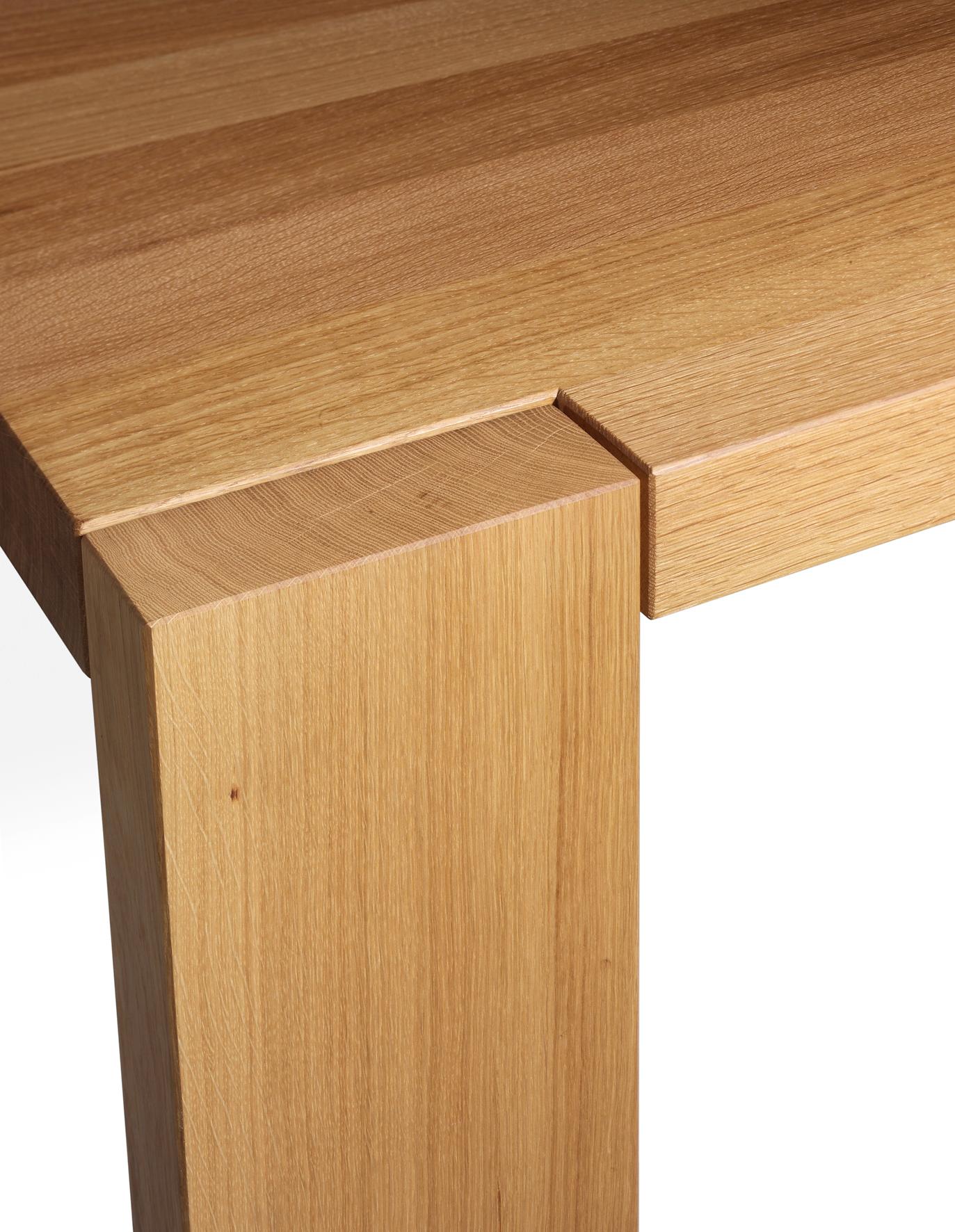 En vente : Brown (Oil Oaked) Table en bois e15 London de Philipp Mainzer 2