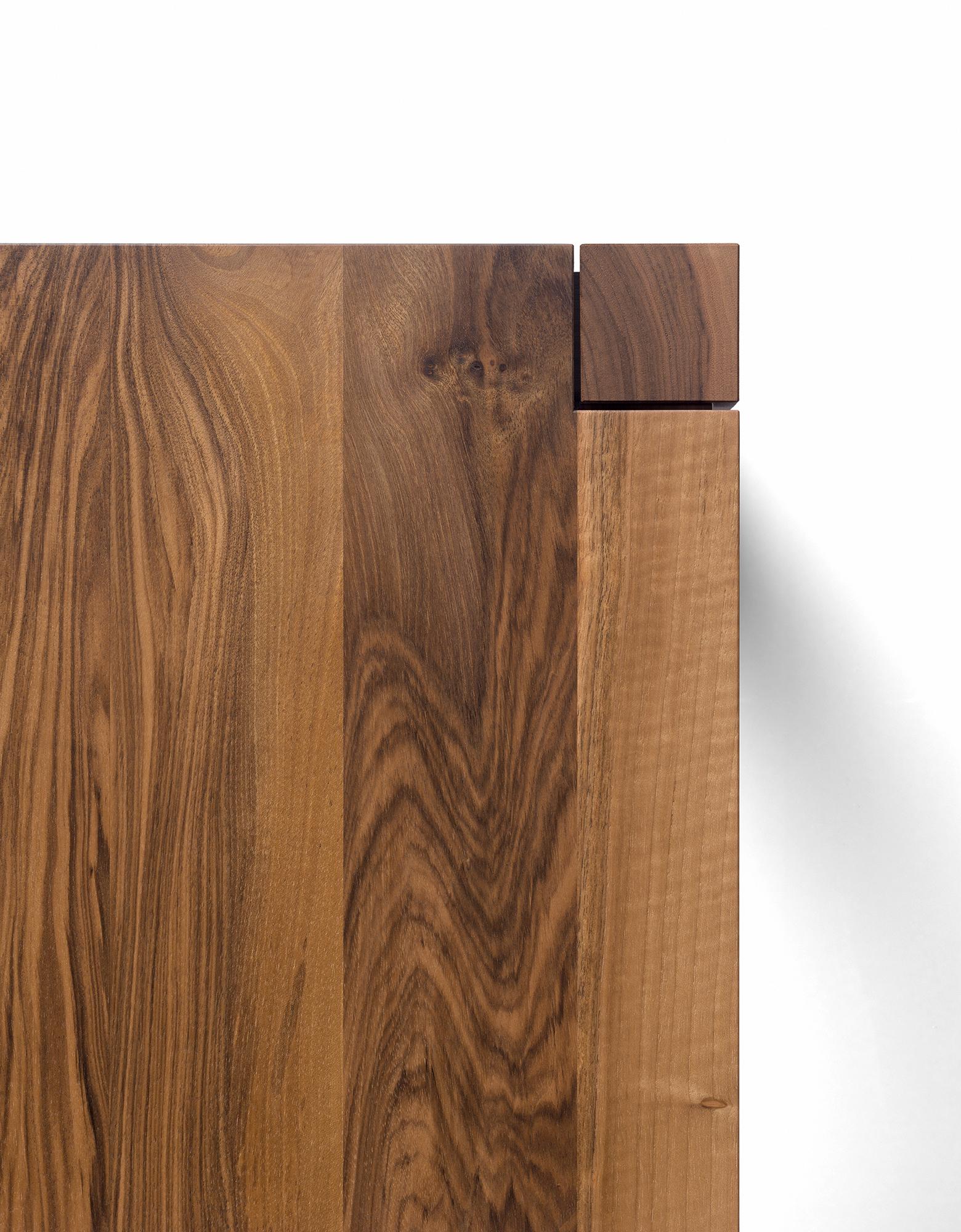 Im Angebot: e15 Sloan Tisch von Philipp Mainzer, Brown (Oiled Walnut) 5