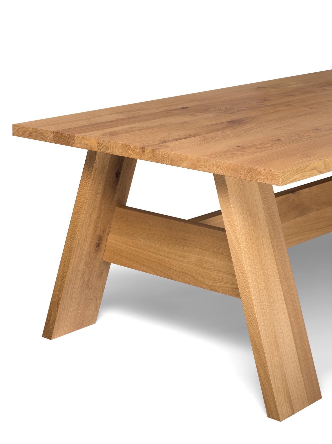 Im Angebot: e15  Anpassbarer Fayland-Holztisch von David Chipperfield, Brown (Oil Oaked) 3