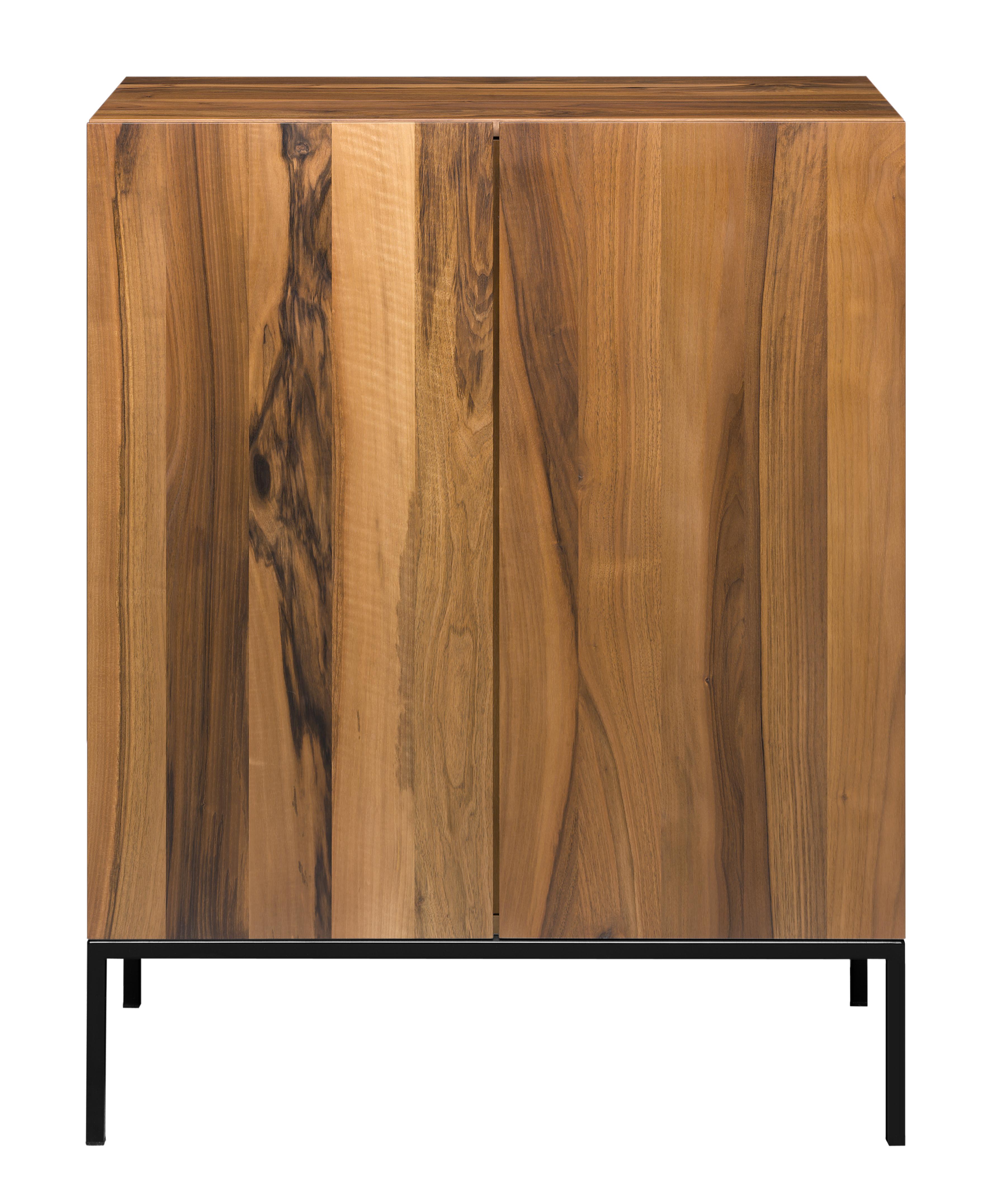 in vendita: Brown (Oiled Walnut) e15 Credenza Fariba con base in acciaio nero Jet di Philipp Mainzer 2
