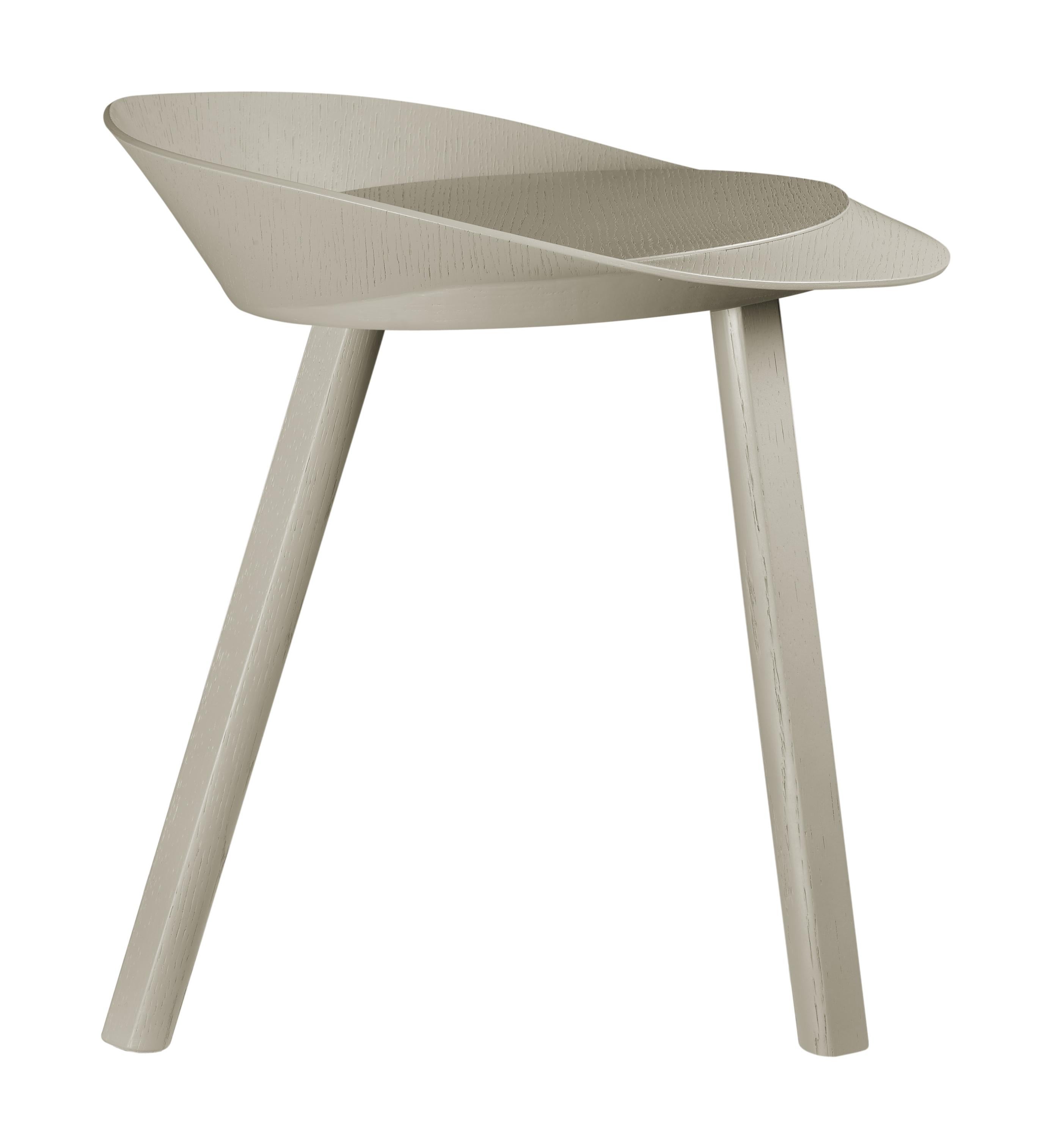 En vente : Gray (Silk Gray Lacquer) Tabouret Mr. Collins e15 de Stefan Diez