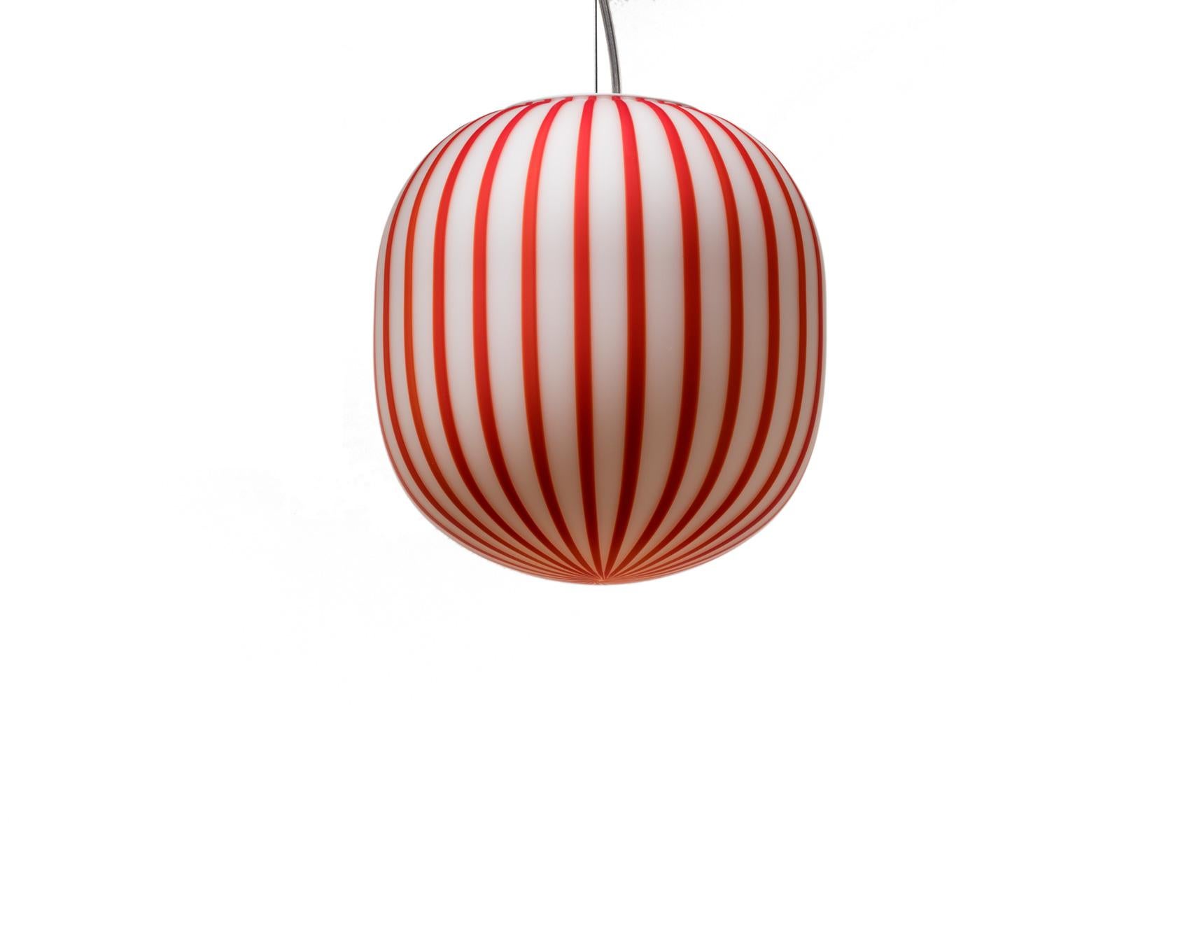 En vente : Red (6409) Lampe à suspension cylindrique Filigrana S2 de Sebastian Wrong pour Established &amp;amp; Sons