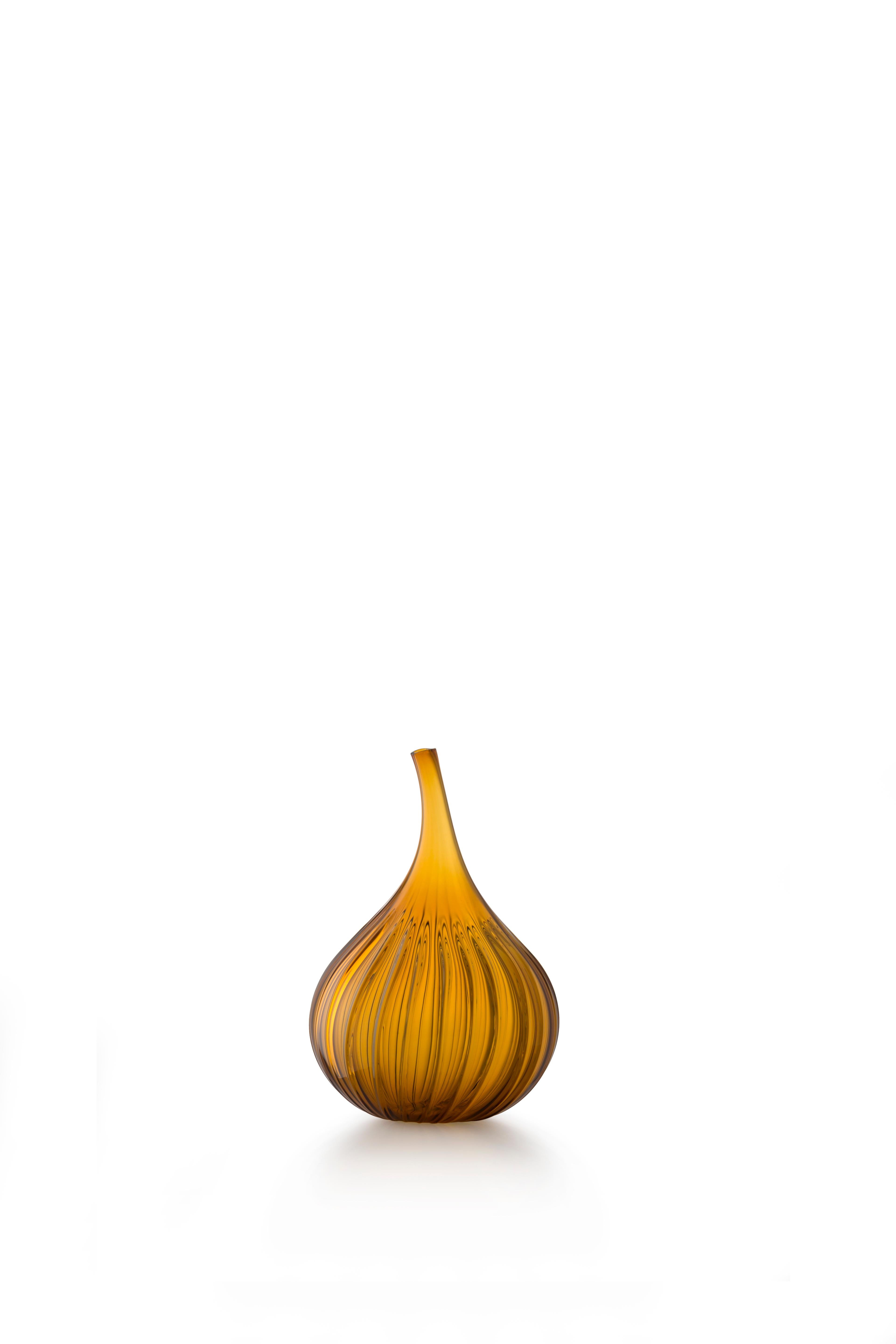 Im Angebot: Kleine tropfenförmige Vase Lucido aus Murano-Glas von Renzo Stellon, Gold (72809)