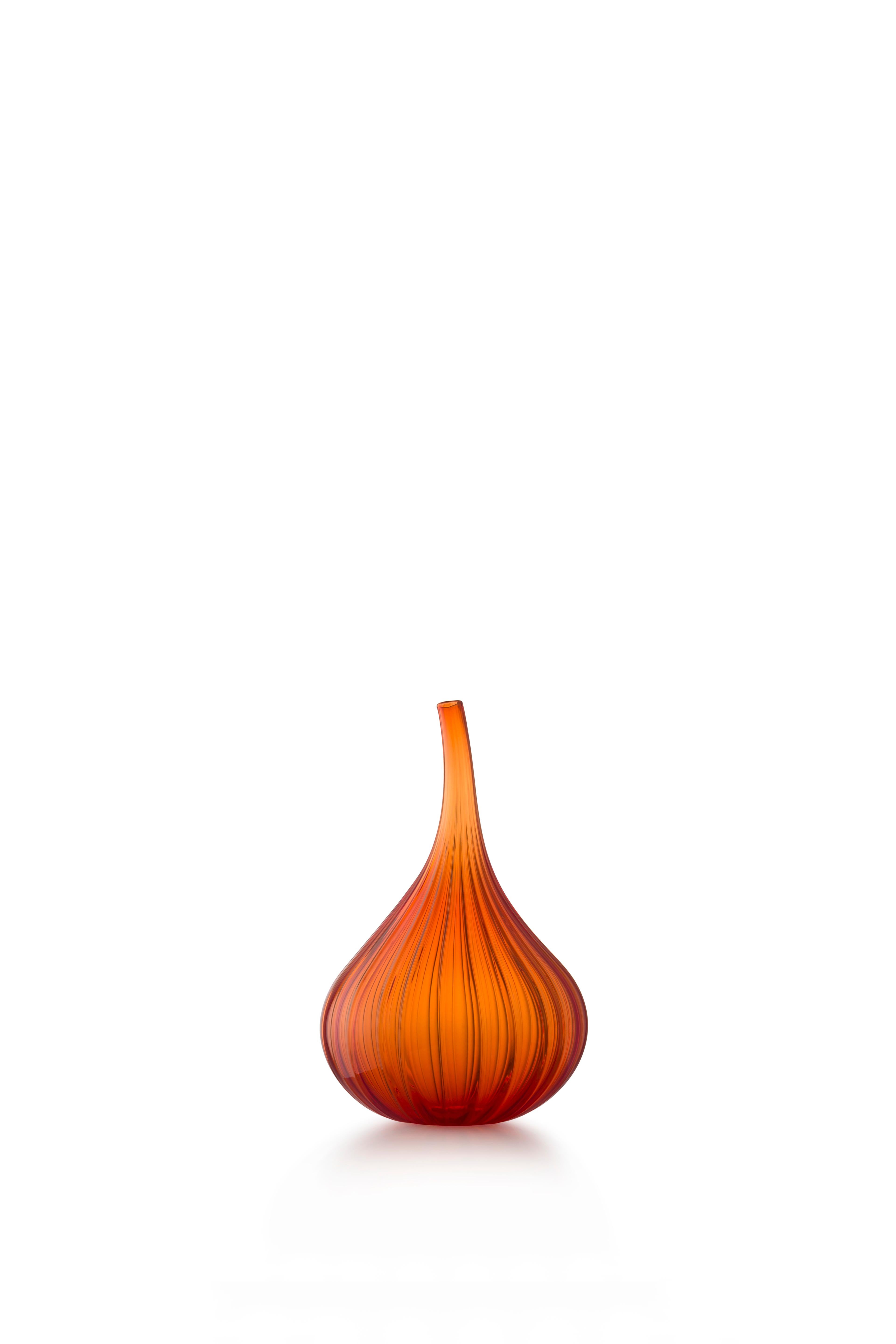 Im Angebot: Kleine tropfenförmige Vase Lucido aus Murano-Glas von Renzo Stellon, Orange (72811)