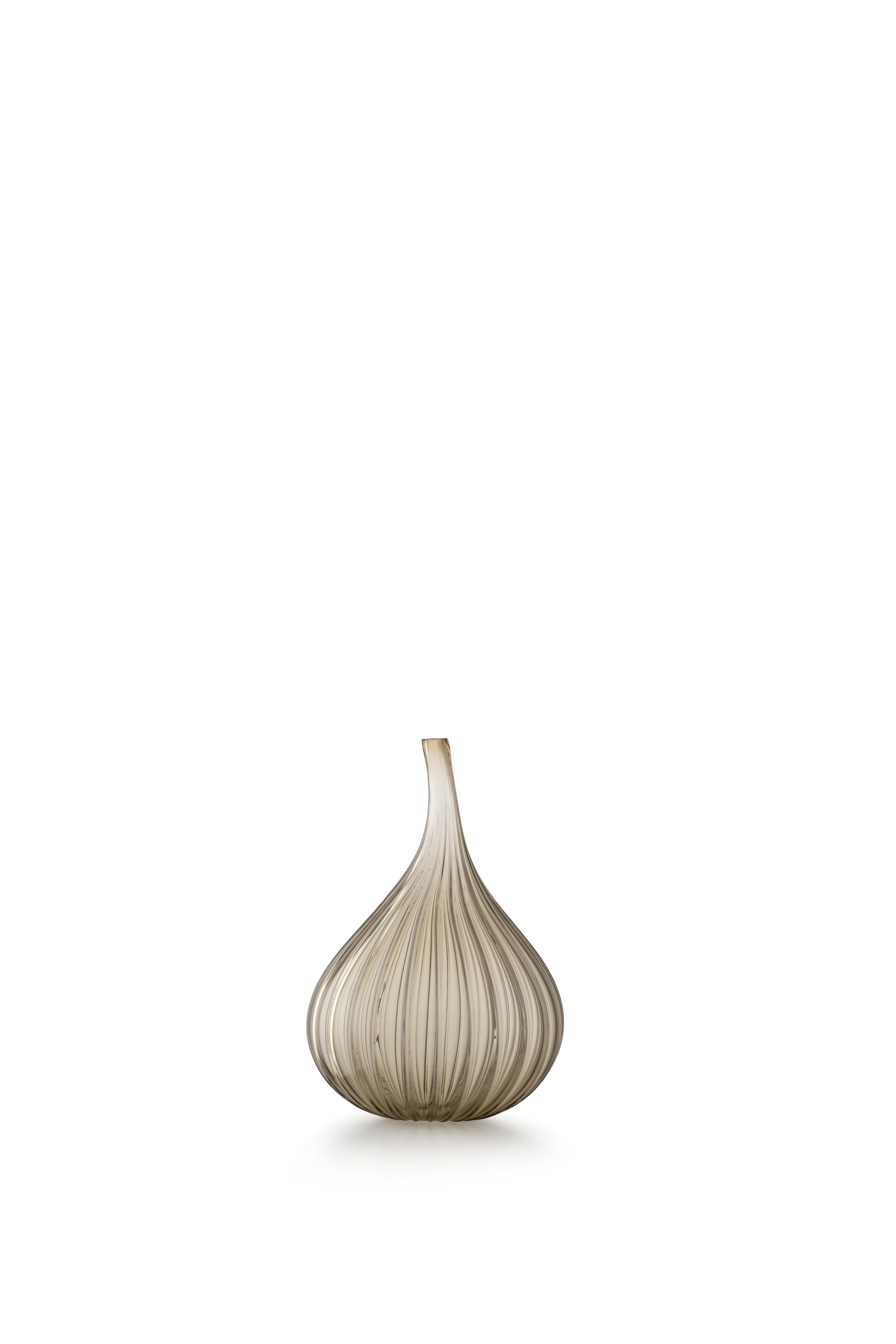 Im Angebot: Kleine tropfenförmige Vase Lucido aus Murano-Glas von Renzo Stellon, Gray (72810)