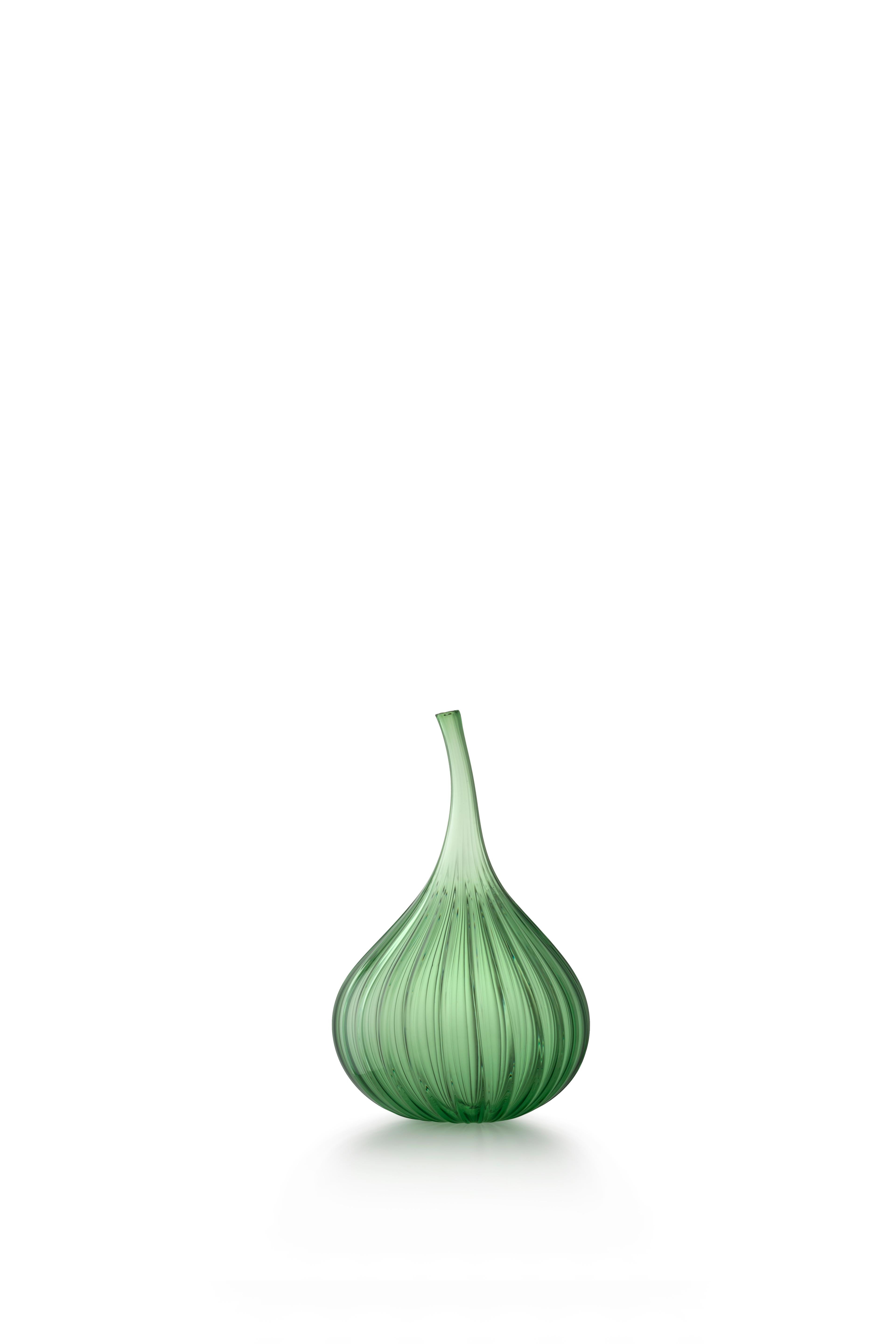 Im Angebot: Kleine tropfenförmige Vase Lucido aus Murano-Glas von Renzo Stellon, Green (18905)