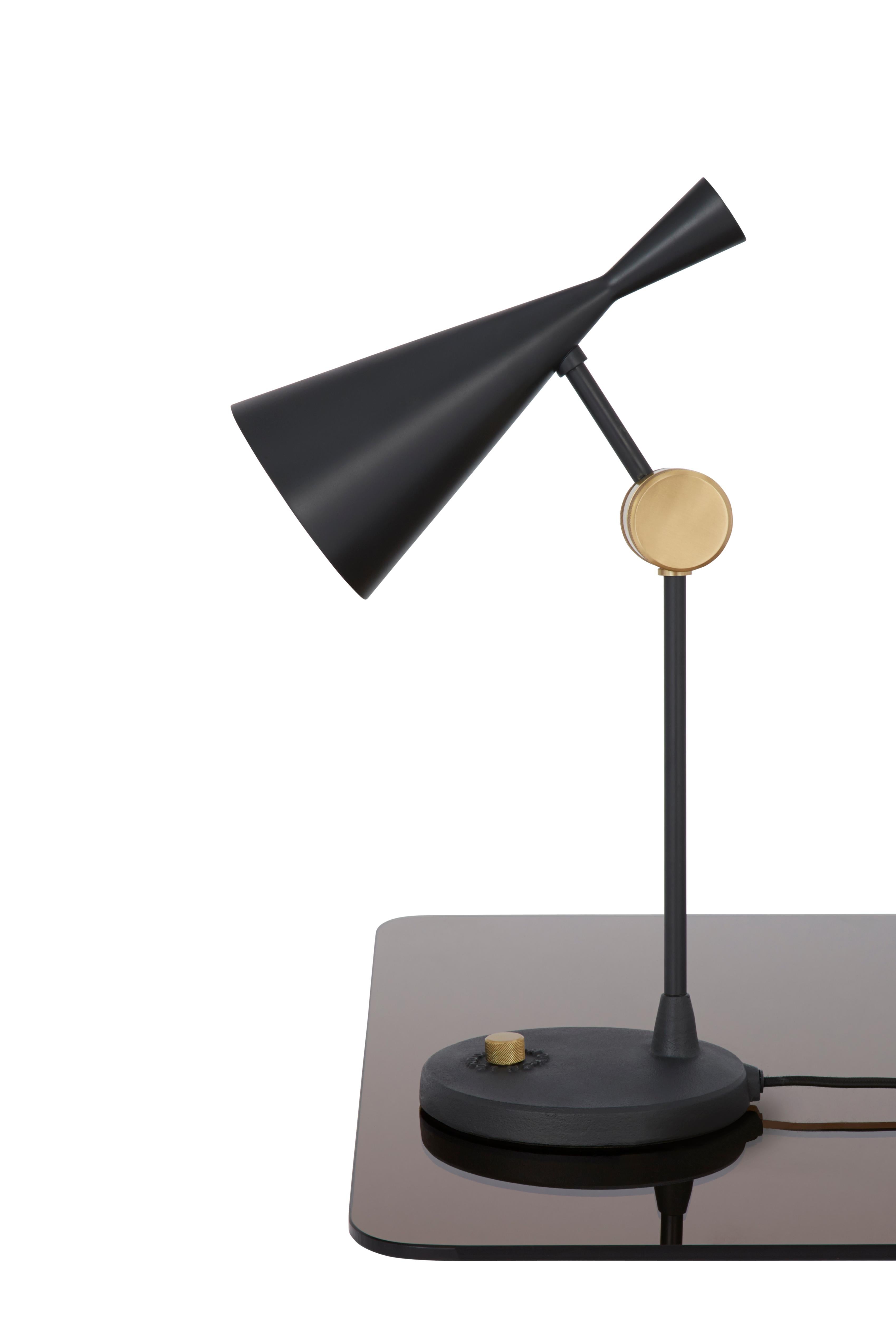 beat table lamp